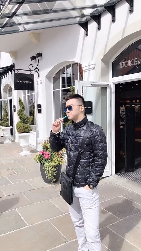 Dù được sinh ra trong gia đình có truyền thống nghệ thuật, thế nhưng tình cũ Âu Hà My lại chọn theo nghề phi công.