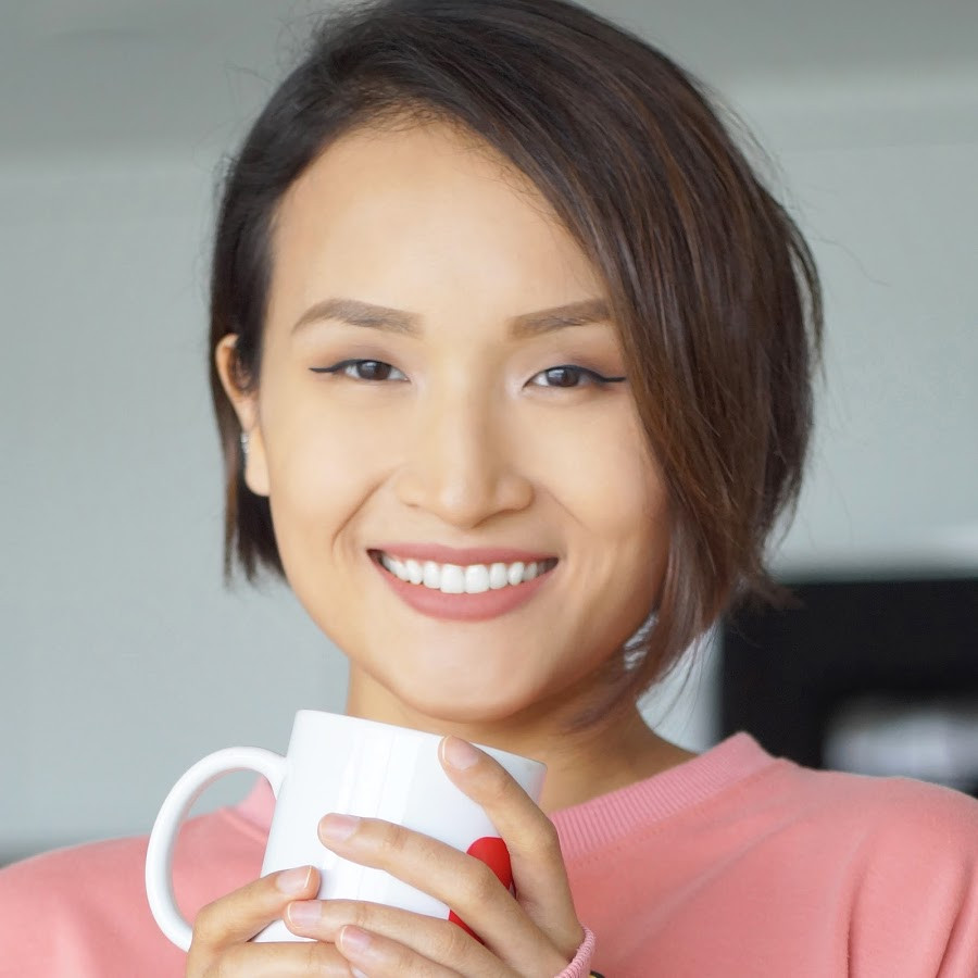 Sau khi bài đăng của Zoie xuất hiện, hàng loạt cư dân mạng đã vào bình luận và đứng về phía nữ vlogger đình đám này.