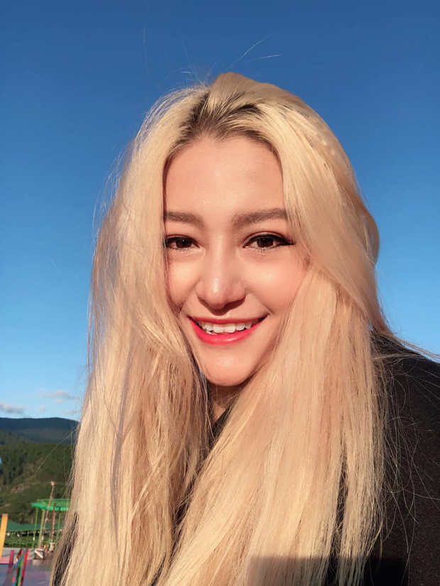 Mới đây nhất, một cô bạn cũ hồi cấp hai của nữ vlogger có tên Lê Việt Hà (hay còn gọi với nghệ danh là Zoie) đã lên tiếng bác bỏ mọi chuyện và tố bạn cùng lớp của mình bịa đặt khiến dân tình vô cùng bất ngờ.