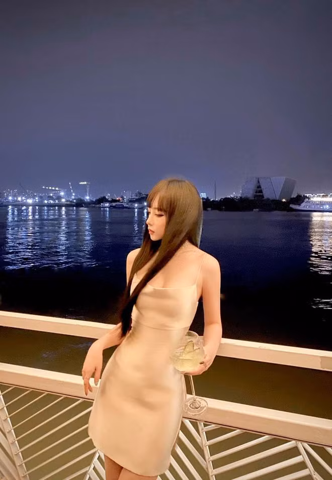 Bella cũng sở hữu body cực nóng bỏng.