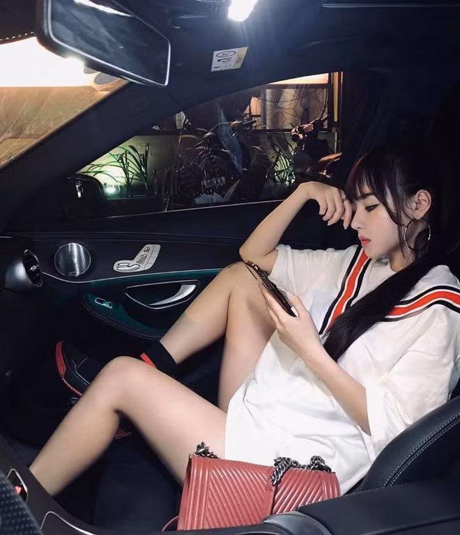 Nhan sắc sau "dao kéo" của Bella xinh đẹp không khác gì búp bê lai Tây.