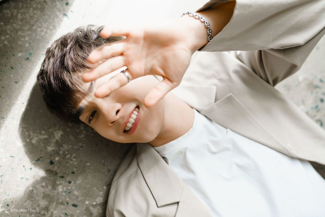 Không ngại ngần thử sức tại các đấu trường lớn, Tiktoker Phạm Đức Anh đã đăng ký tham gia "Miss &amp; Mister Hà Nội 2020". Trải qua các thử thách của chương trình, anh chàng để lại ấn tượng với BGK và khán giả bởi vẻ ngoài điển trai, thần thái cuốn hút, tự tin trên sân khấu.