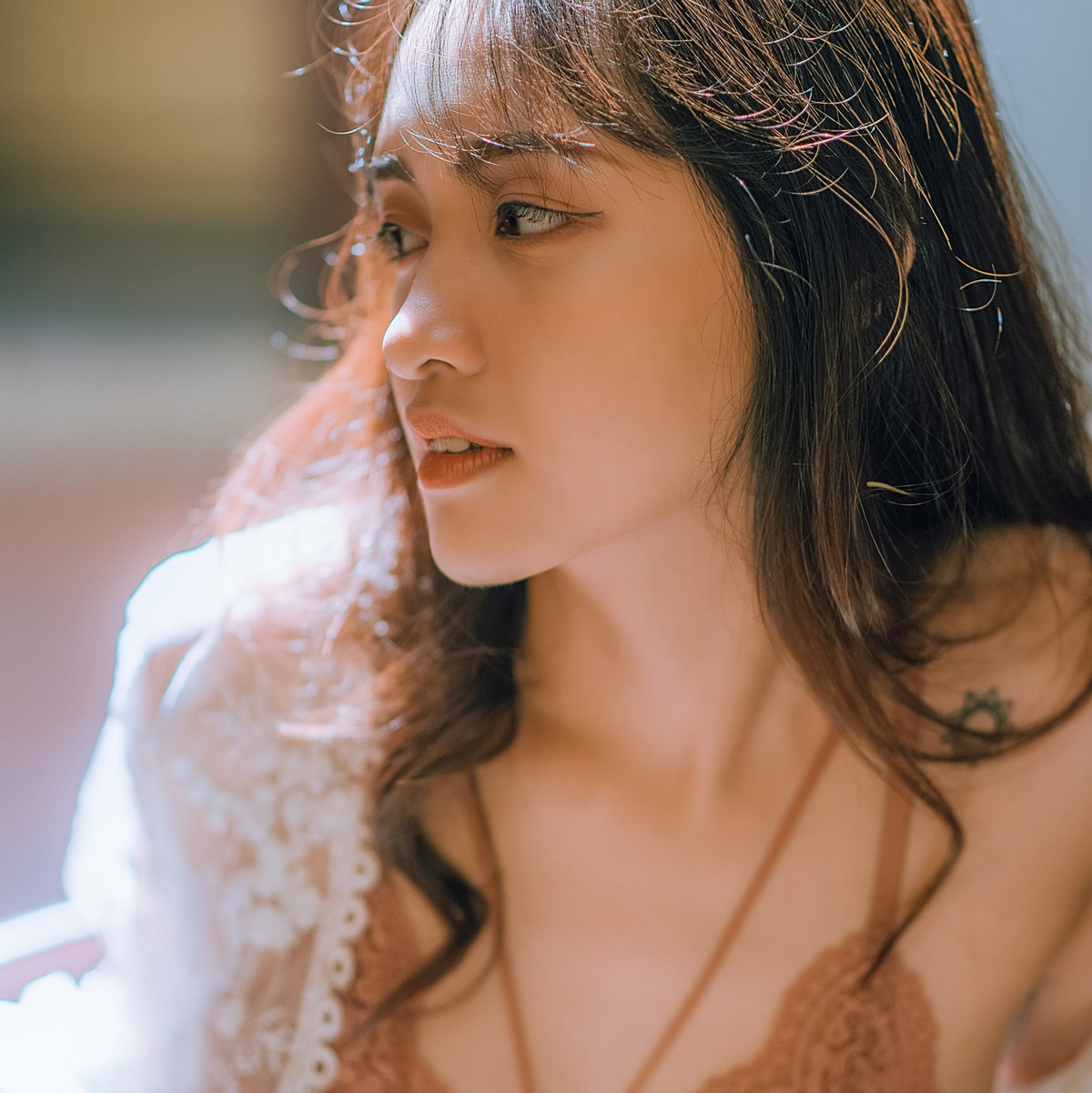 Bảo Vân để lại ấn tượng cho nhiều người bởi gương mặt khả ái cùng góc nghiêng quá hoàn hảo.