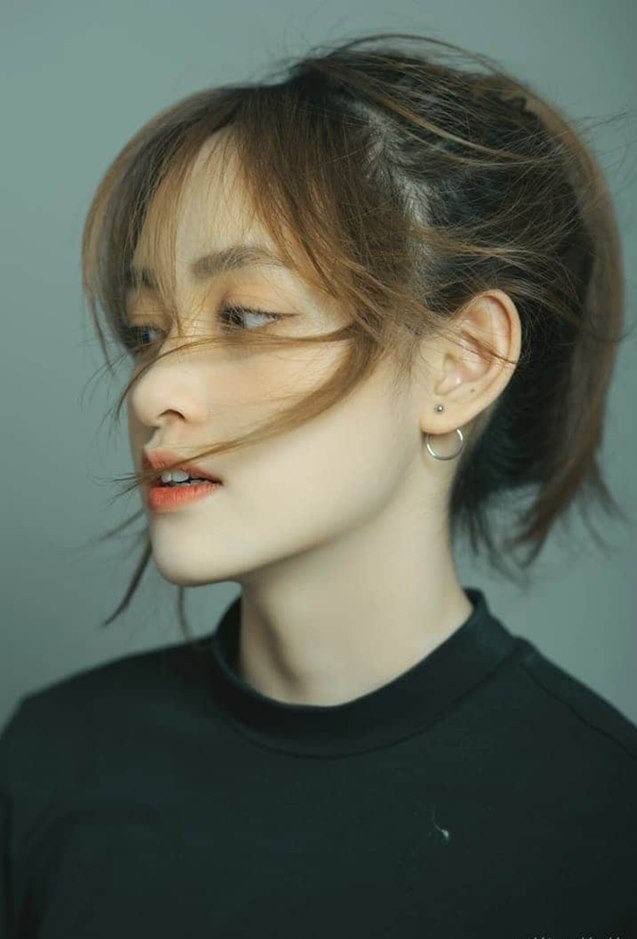 Trên trang cá nhân, hot girl 2000 thường chia sẻ những hình ảnh vui tươi, tràn đầy năng lượng.