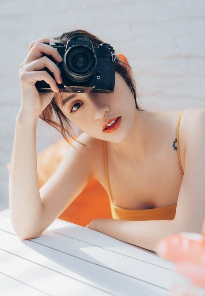 Thời gian tới, ngoài việc tiếp tục làm mẫu ảnh, cân bằng học tập, Bảo Vân cũng chia sẻ kế hoạch bắt đầu kinh doanh với một shop thời trang nhỏ. Mời quý độc giả đón xem thêm video Hái ra tiền nhờ danh xưng hot girl - Nguồn: KÊNH VTC1