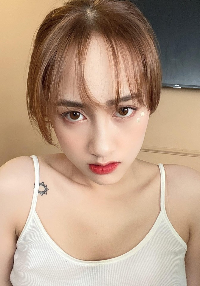 Bảo Vân cho biết, lúc ngồi vẽ hay chụp ảnh hot girl 10X này cảm thấy được bộc lộ bản thân nhiều nhất.