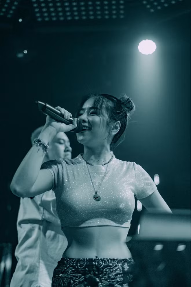 Hiện tại, DJ Mie đang nhận được sự chú ý của khán giả khi tham gia gameshow " Rap Việt".