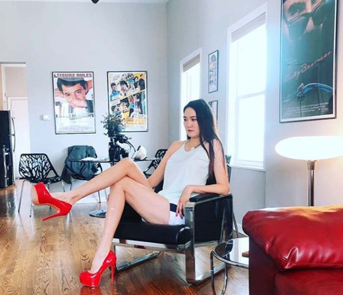 Tuy nhiên, khi ngày càng lớn, cô bắt đầu yêu thích chiều cao của mình. Cô rất hài lòng về vóc dáng và đôi chân dài miên man. Nhờ vào sự khác biệt nổi trội này, cô đã tìm thấy một công việc: "Tôi mới bắt đầu làm việc với một thương hiệu quần legging dành cho những cô gái chân dài. Cao thực sự rất có lợi mà".