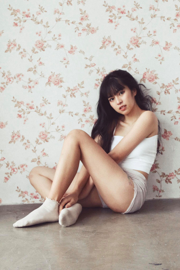 Trên trang cá nhân, Khánh Vân thường xuyên đăng tải những khoảnh khắc gợi cảm.