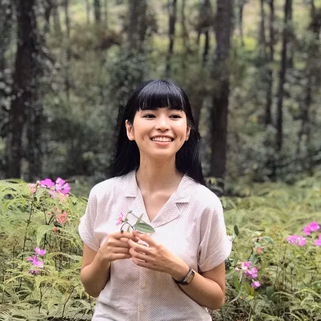 Gần đây, cô nàng theo đuổi phong cách có phần gợi cảm hơn trước.