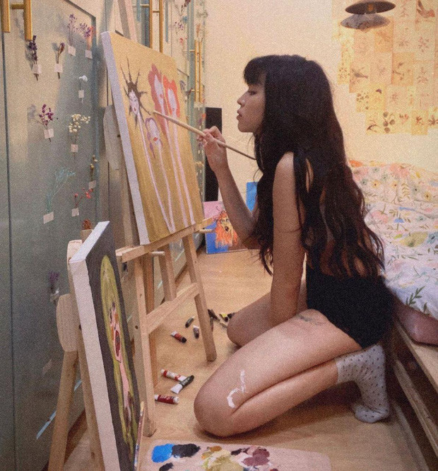 Khánh Vân tự thừa nhận luôn cơ bụng số 11 nay đã "bay màu" khiến đường cong trở nên kém gợi cảm.