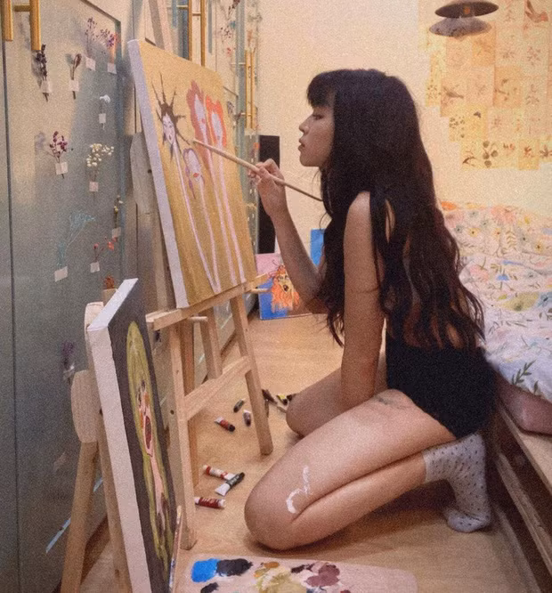 Khánh Vân tự thừa nhận luôn cơ bụng số 11 nay đã "bay màu" khiến đường cong trở nên kém gợi cảm.