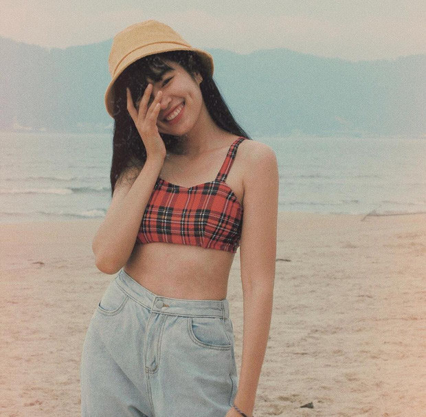 Mặc dù không sở hữu body quá hoàn hảo, tuy nhiên Khánh Vân vẫn tự tin diện đồ bơi khoe dáng.