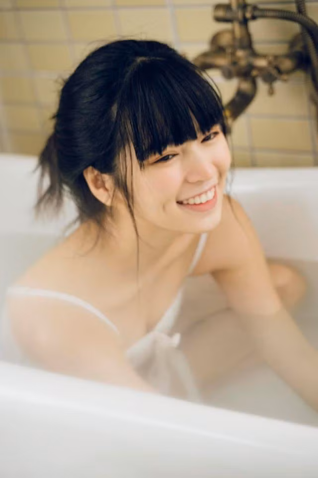 Ngoài ra, cô nàng còn làm mẫu cho một số shop thời trang mang phong cách đáng yêu.