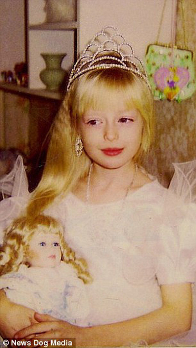 Ngay từ khi còn nhỏ, Angelica đã sống như một búp bê Barbie.