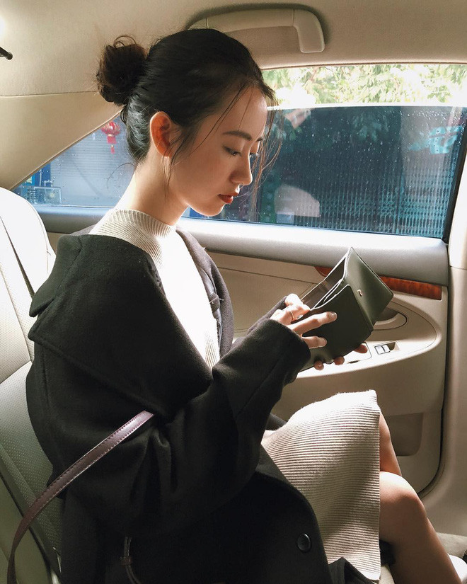 Dù có tăng cân từ khi yêu Rocker Nguyễn, thế nhưng nhan sắc của Hải Hà vẫn thuộc hàng cực phẩm bất chấp "nọng cằm" và camera thường.