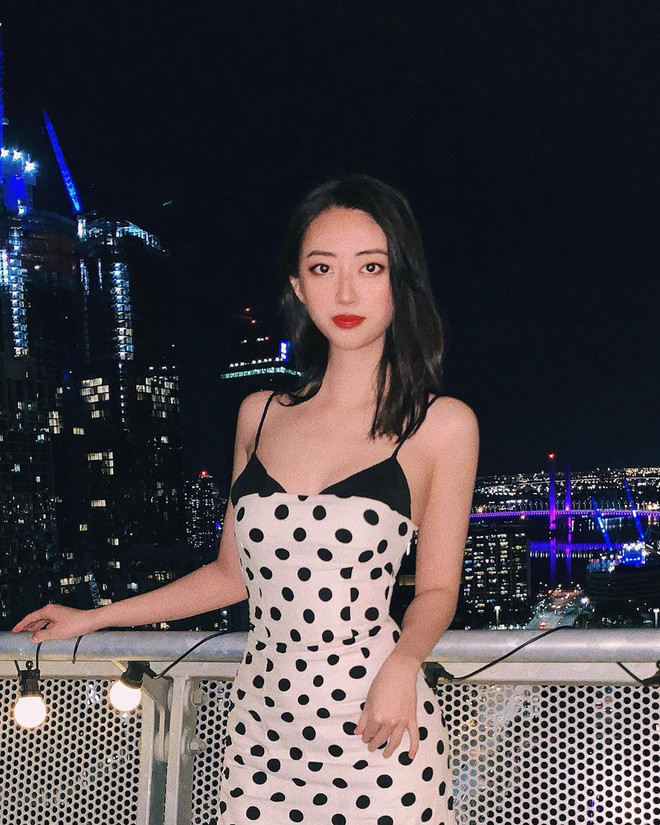 Hot girl này cũng ít khi make up quá dày mà thường là theo phong cách tự nhiên.