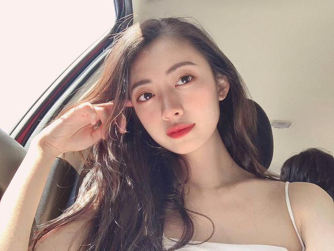 Ấn tượng đầu tiên khi nhìn vào Hải Hà là hình ảnh tiểu thư con nhà giàu, xinh xắn nhẹ nhàng, mang lại khá nhiều thiện cảm.