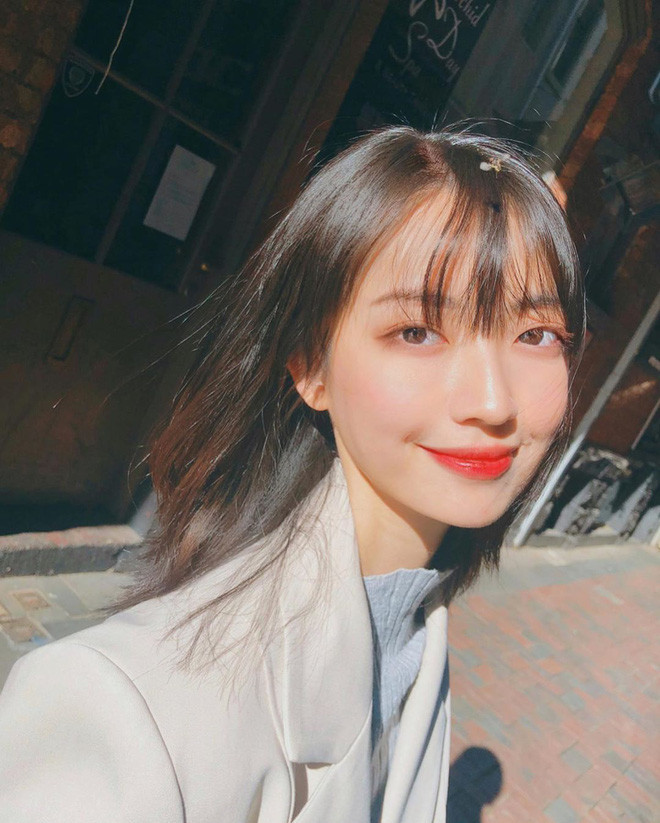 Gu ăn mặc của Hải Hà tương đối đa dạng, lúc thì kín đáo tiểu thư, lúc khỏe khoắn, cá tính.