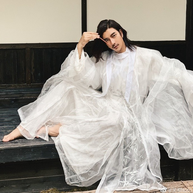 Ngô Tông được nhiều người nhận xét có nét giống với nam thần Kaneshiro Takeshi - diễn viên kiêm ca sĩ mang hai dòng máu Trung Quốc và Nhật Bản.