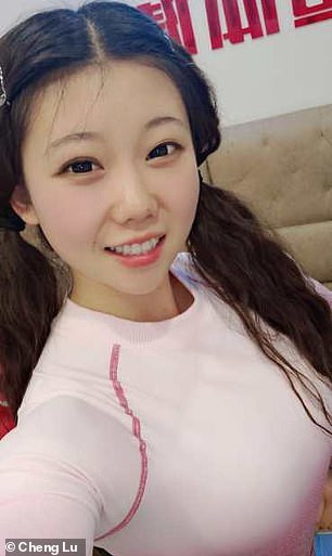 Trong các cli‌p, Cheng Lu thường "biến hóa" thành nhiều hình tượng khác nhau, từ đáng yê‌u đến mạnh mẽ, gai góc khiến dân tình 'lác mắt" ngắm nhìn.