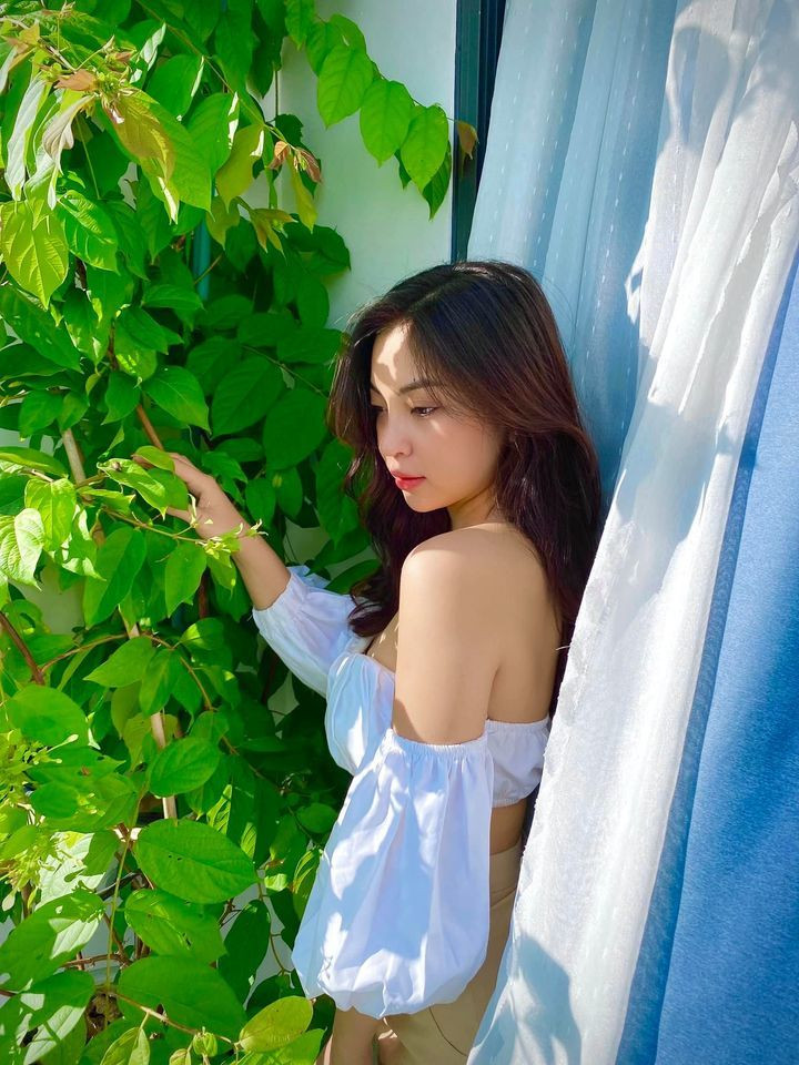 Mối tình năm 17 tuổi của cầu thủ Quang Hải - Nhật Lê luôn là đề tài bàn tán trong cộng đồng fan bóng đá cho dù chàng tiền vệ của ĐTQG Việt Nam và CLB Hà Nội FC đã có bạn gái mới.