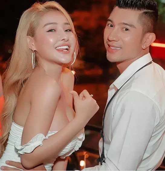 Từ góc độ khác, nhiều cư dân mạng cho rằng việc Ngân 98 từ chối nhẫn kim cương "khủng" của Lương Bằng Quang chỉ là chiêu trò của cặp đôi.