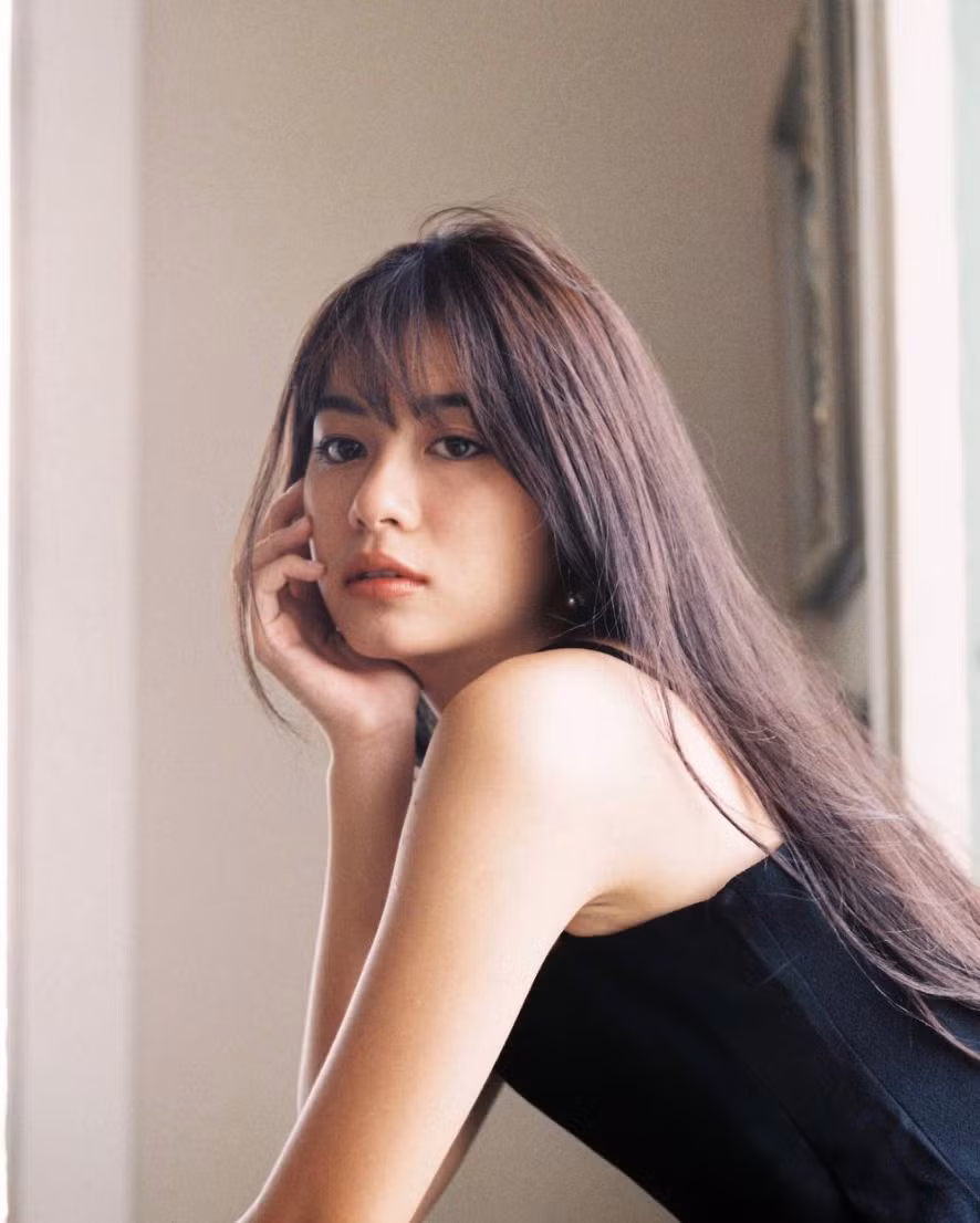 Hot girl 9x sở hữu một thân hình thanh mảnh và chiều cao đáng ngưỡng mộ.