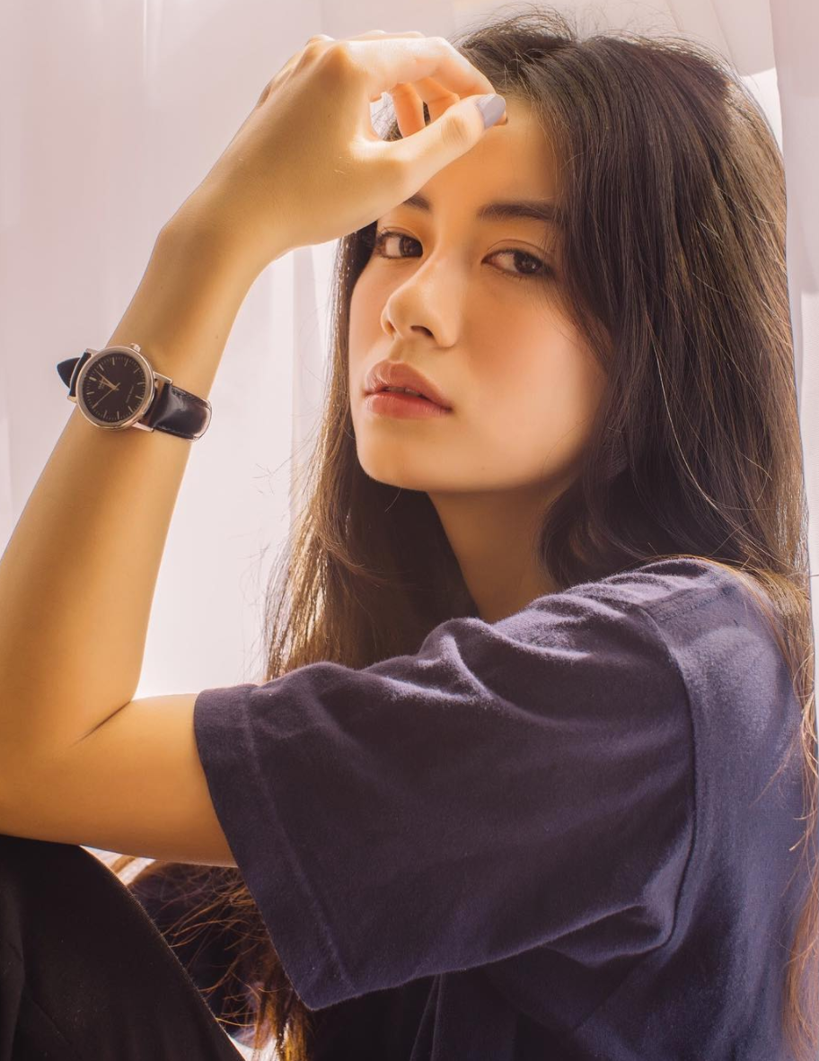 Khuôn mặt rất hài hoà với góc nghiêng thần thánh chính là “thương hiệu” của hot girl Sài Thành này.