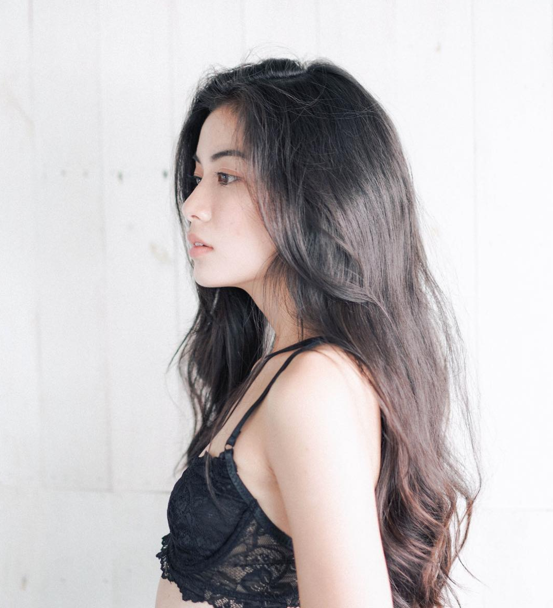 Dù nhận được khá nhiều lời mời nhưng Vi Nguyễn cho biết mình chưa có ý định lấn sân sang khác hoạt động nghệ thuật khác.