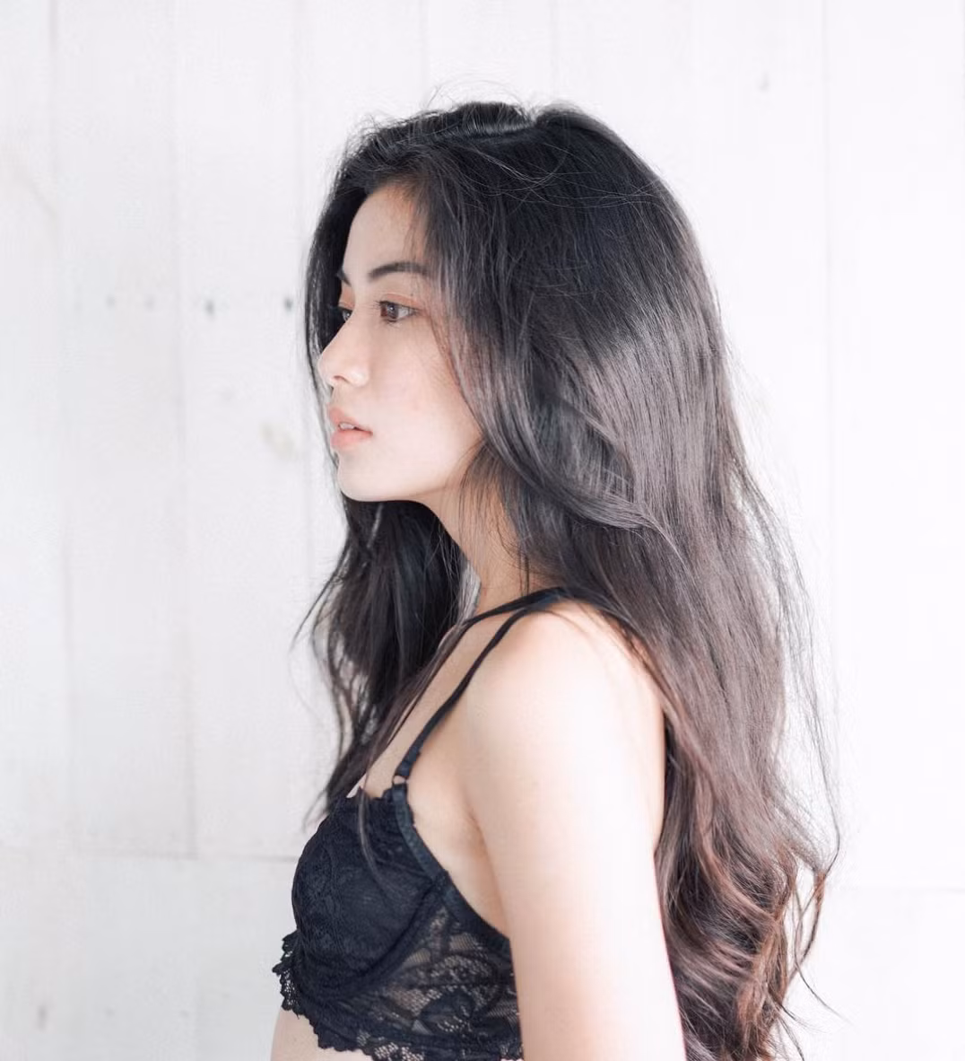 Dù nhận được khá nhiều lời mời nhưng Vi Nguyễn cho biết mình chưa có ý định lấn sân sang khác hoạt động nghệ thuật khác.