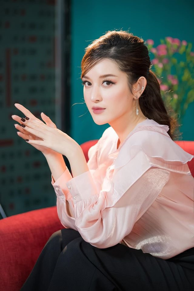 Người đẹp sở hữu nhan sắc xinh đẹp cùng đời tư sạch, nên nàng Á hậu rất được lòng công chúng Việt.