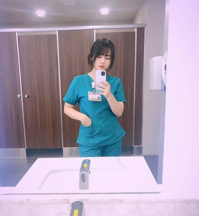 Với đặc thù ngành học, từ năm thứ 3 những sinh viên như Thảo An đi thực tế ở bệnh viện. Bản thân nữ sinh này cũng tham gia hỗ trợ nhiều ca phẫu thuật.