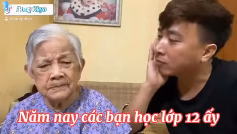 Ngoài Đen Vâu cũng dự đoán đúng đề thi, một nhân vật khác cũng từng "tiên tri" bài Đất Nước. Đó là bà cụ hơn 90 tuổi ở Tuyên Quang, người được nhiều dân mạng thân thương gọi với biệt danh "cô gái Việt Nam".