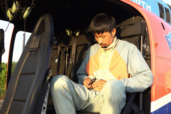 Cái tên đầu tiên được cộng đồng mạng nhắc đến đó chính là nam rapper Đen Vâu với ca khúc Trời hôm nay nhiều mây cực vừa ra mắt cách đây vài ngày. Anh chàng này được cho một lần nữa đã dự đoán "trúng phóc" về đề thi Văn tốt nghiệp.