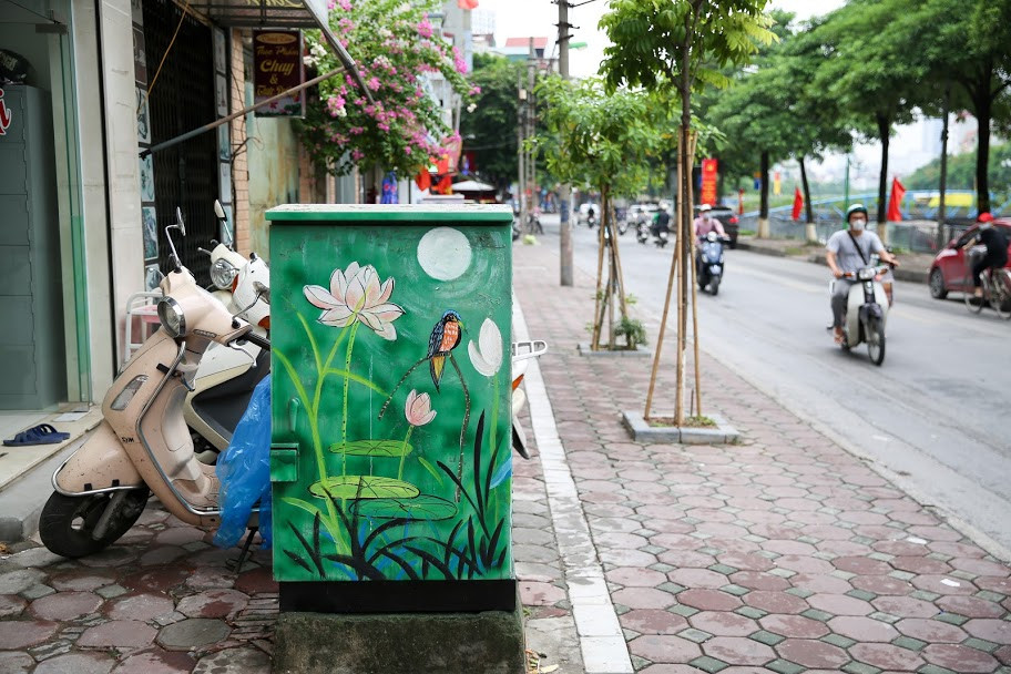 Với việc "thay áo mới" cho những tủ điện trên đường phố, cảnh quan đô thị có thêm màu sắc mới thu hút mọi ánh nhìn.