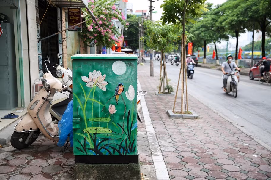 Với việc "thay áo mới" cho những tủ điện trên đường phố, cảnh quan đô thị có thêm màu sắc mới thu hút mọi ánh nhìn.