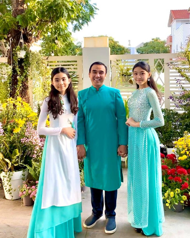 Hai cô công chúa nhà MC Quyền Linh hiện tại đã trở thành những thiếu nữ xinh đẹp.