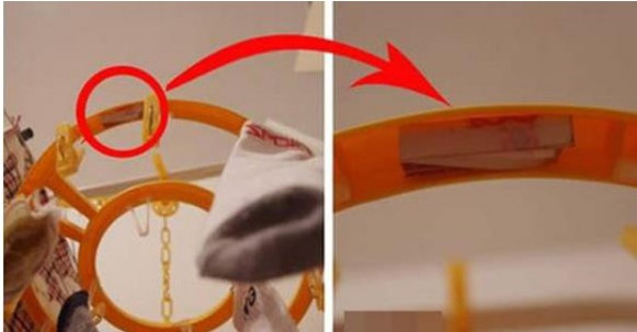 Phơi quần áo thường xuyên, nhưng có mấy chị em biết rằng trong chiếc móc lại có một cái lỗ cho vừa những tờ tiền.
