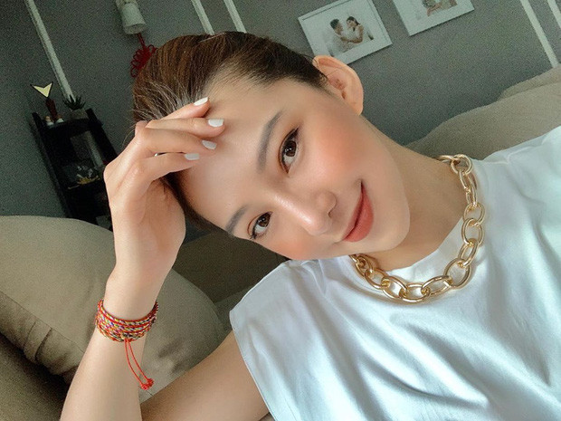 Trải qua sự đau đớn vì "dao kéo", hiện tại nhan sắc của hot girl này nhận được nhiều lời khen với những đường nét hài hoà, sắc sảo và trông khá tự nhiên.