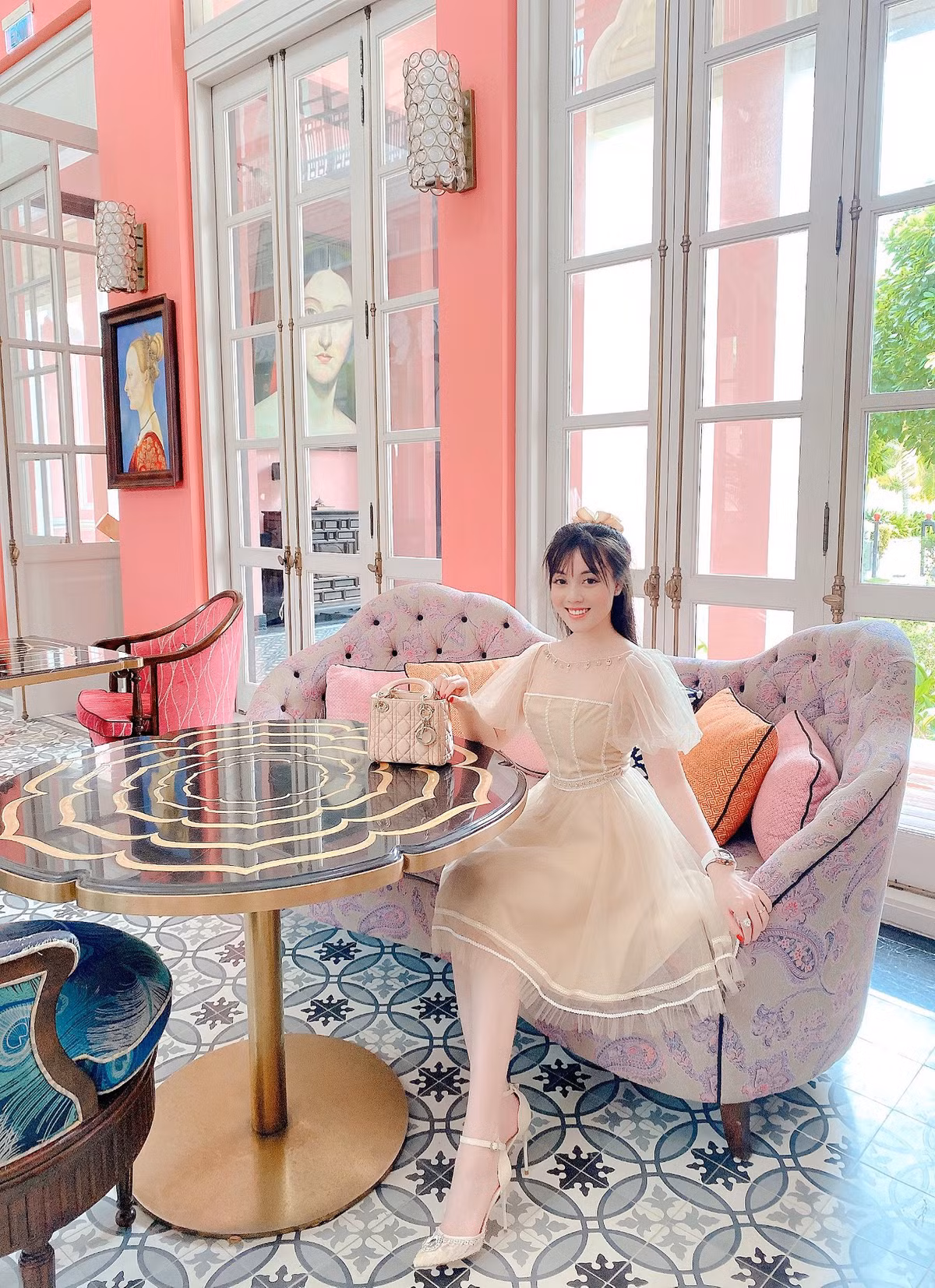 Hà My tốt nghiệp chuyên ngành Sư phạm tại trường Đại học Ngoại Ngữ - Đại học Quốc gia Hà Nội. Sau đó, cô tiếp tục học lên Thạc sĩ và trở thành giảng viên tiếng Pháp tại ngôi trường này.