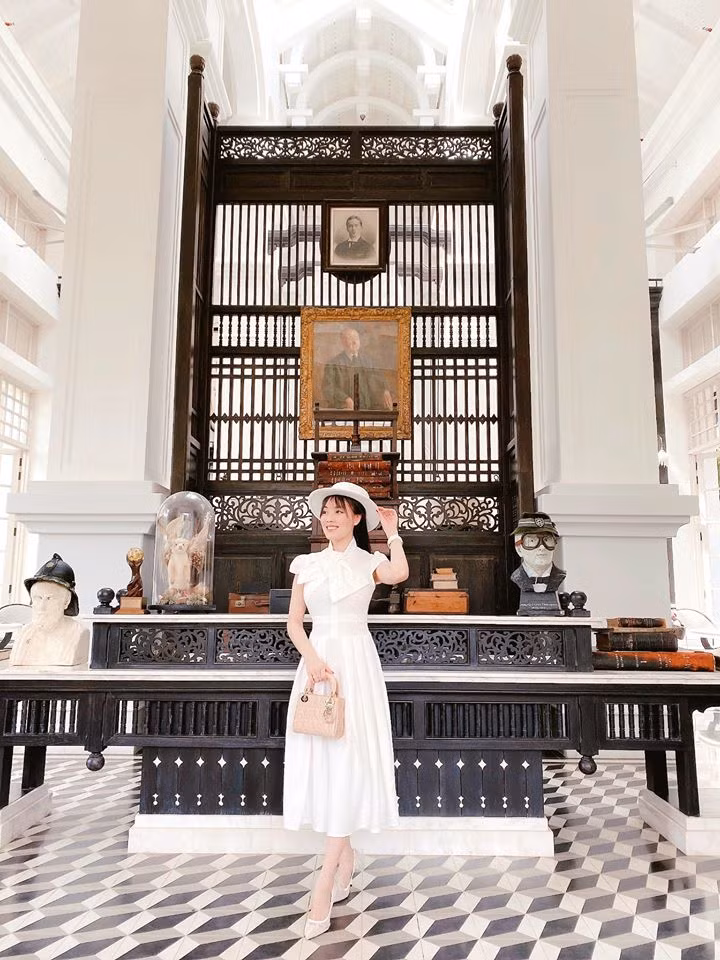 Trên trang cá nhân, nữ giảng viên Âu Hà My thường xuyên đăng tải những hình ảnh cá tính, gợi cảm, mạnh mẽ cùng một thân hình quyến rũ làm bao trái tim thổn thức.