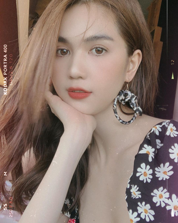Ngọc Trinh là một trong những cái tên đình đám của showbiz. Cô vừa là người mẫu vừa là diễn viên với nhiều thành tích nổi bật.