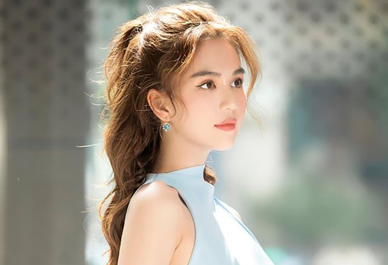 Nhắc đến Ngọc Trinh ai cũng ghi nhớ đến danh xưng "nữ hoàng nội y" với phong cách đầy gợi cảm.