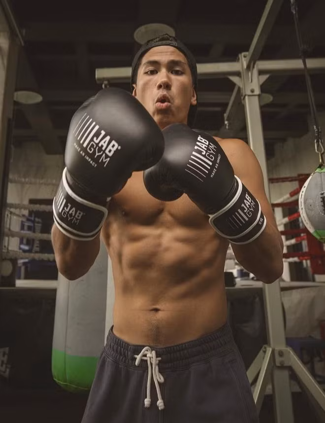 Tài năng, điển trai, gia thế "khủng", nhiều người thậm chí còn phát sốt với mức độ giàu có của trai đẹp này.