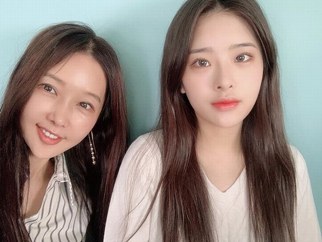 Nhan sắc của nữ nha sĩ khiến mọi người dấy lên tin đồn cô dao kéo để có thể níu giữ tuổi xuân, tuy nhiên bà mẹ một con khẳng định mình chưa từng phẫu thuật thẩm mỹ.