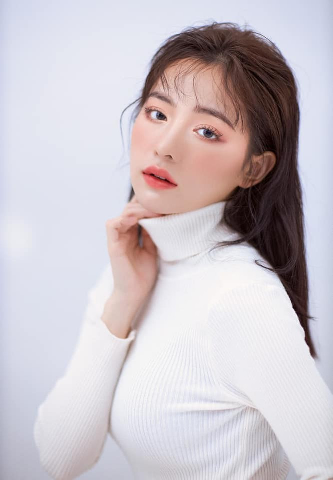 Chia sẻ về mục tiêu tương lai, cô nàng cho biết trước mắt sẽ tập trung toàn lực cho việc học, ra trường đúng hạn.