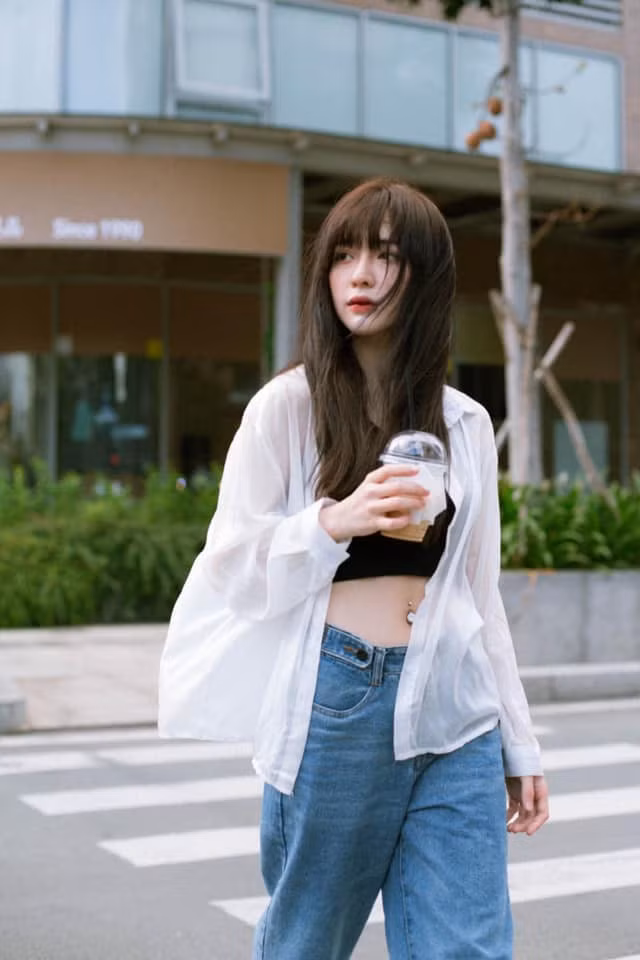 Phi Linh từng xuất hiện trong một số TVC, MV ca nhạc và phim ngắn như Thư viện ký ức, Ký gửi nỗi buồn và gần đây nhất là Tìm em! Đừng trốn anh được không...