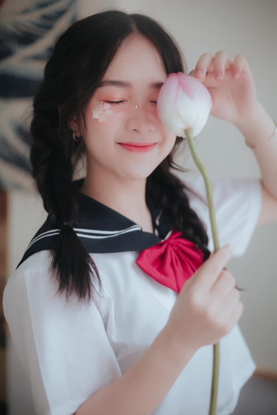 Vũ Hường cho biết, hiện tại bản thân cũng chưa định hướng theo học ngành gì. Nhưng với nghệ thuật, nếu có cơ hội, cô sẽ sẵn sàng tham gia và muốn thử sức mình. Mời quý độc giả đón xem thêm video Hái ra tiền nhờ danh xưng hot girl - Nguồn: KÊNH VTC1