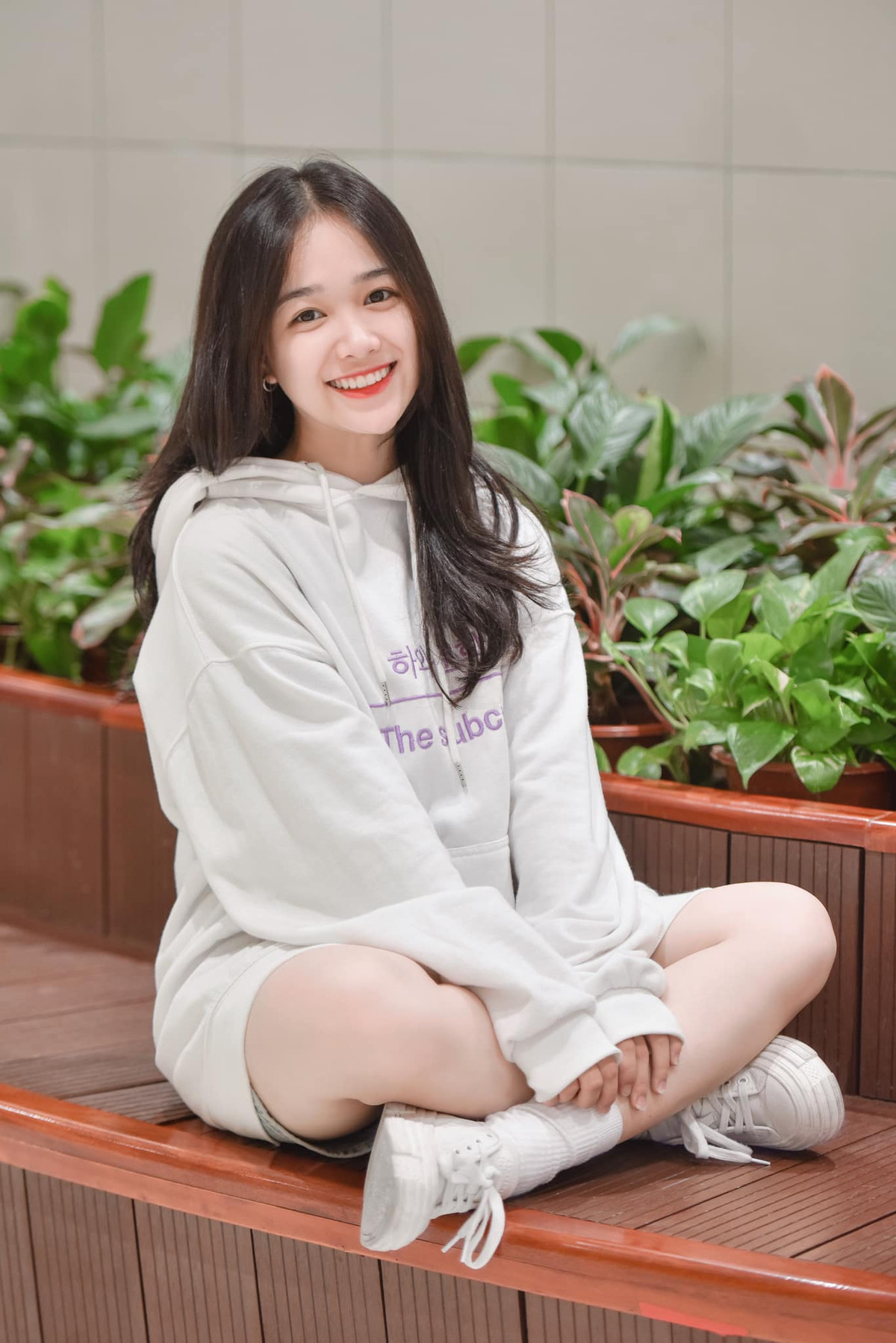 Trên trang cá nhân khá hot với hơn 40 nghìn lượt follow, cô nàng thường xuyên đăng tải những hình ảnh xinh đẹp ngoài đời thường và nhận được rất nhiều lời khen ngợi của cư dân mạng.